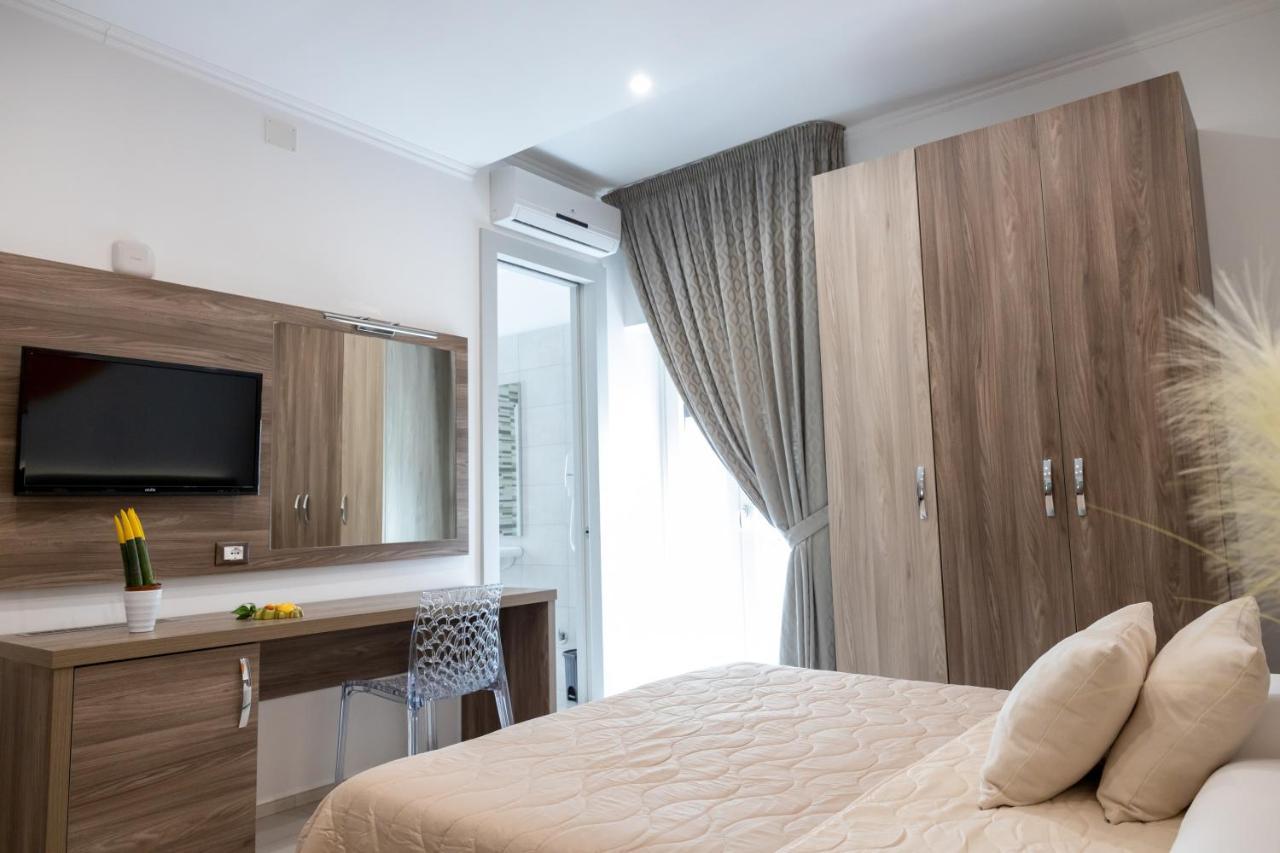 Mary VI Rooms Peschici Eksteriør billede