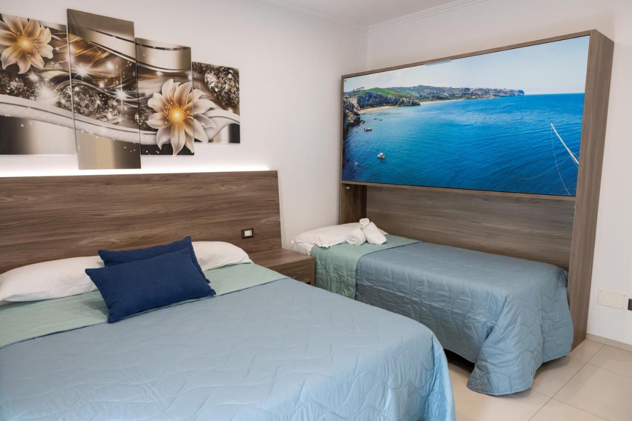 Mary VI Rooms Peschici Eksteriør billede